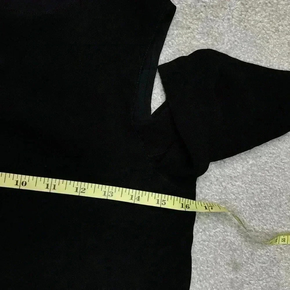 Club Monaco Cold Shoulder Top Sz XS Short Sleeves Black Color Lined Crop - Picture 2 of 8